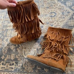Minnetonka suede fringe 3 tier boots